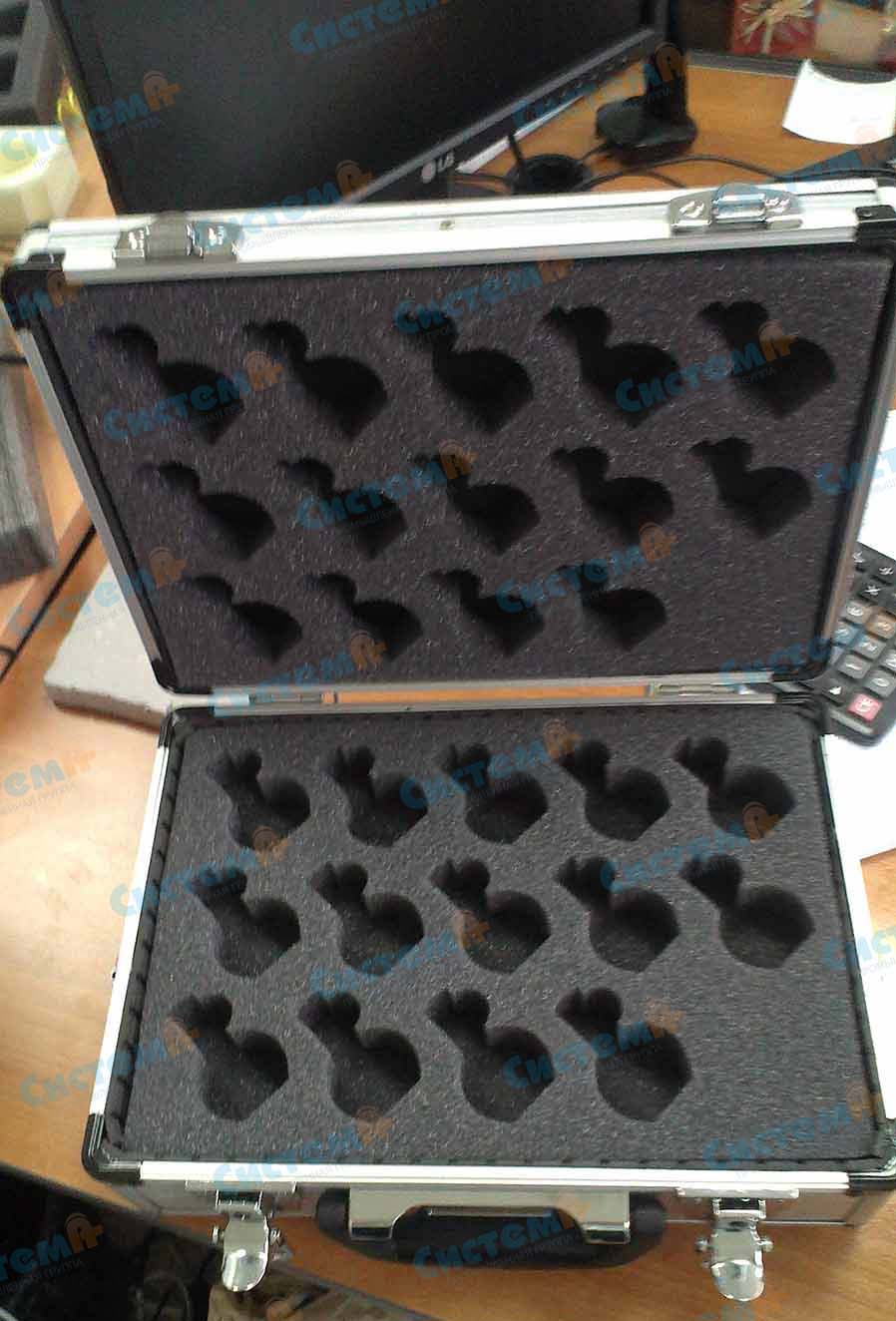 Фиксирующие ложементы в кейс для презентации духов Фиксирующие ложементы в кейс для презентации духов