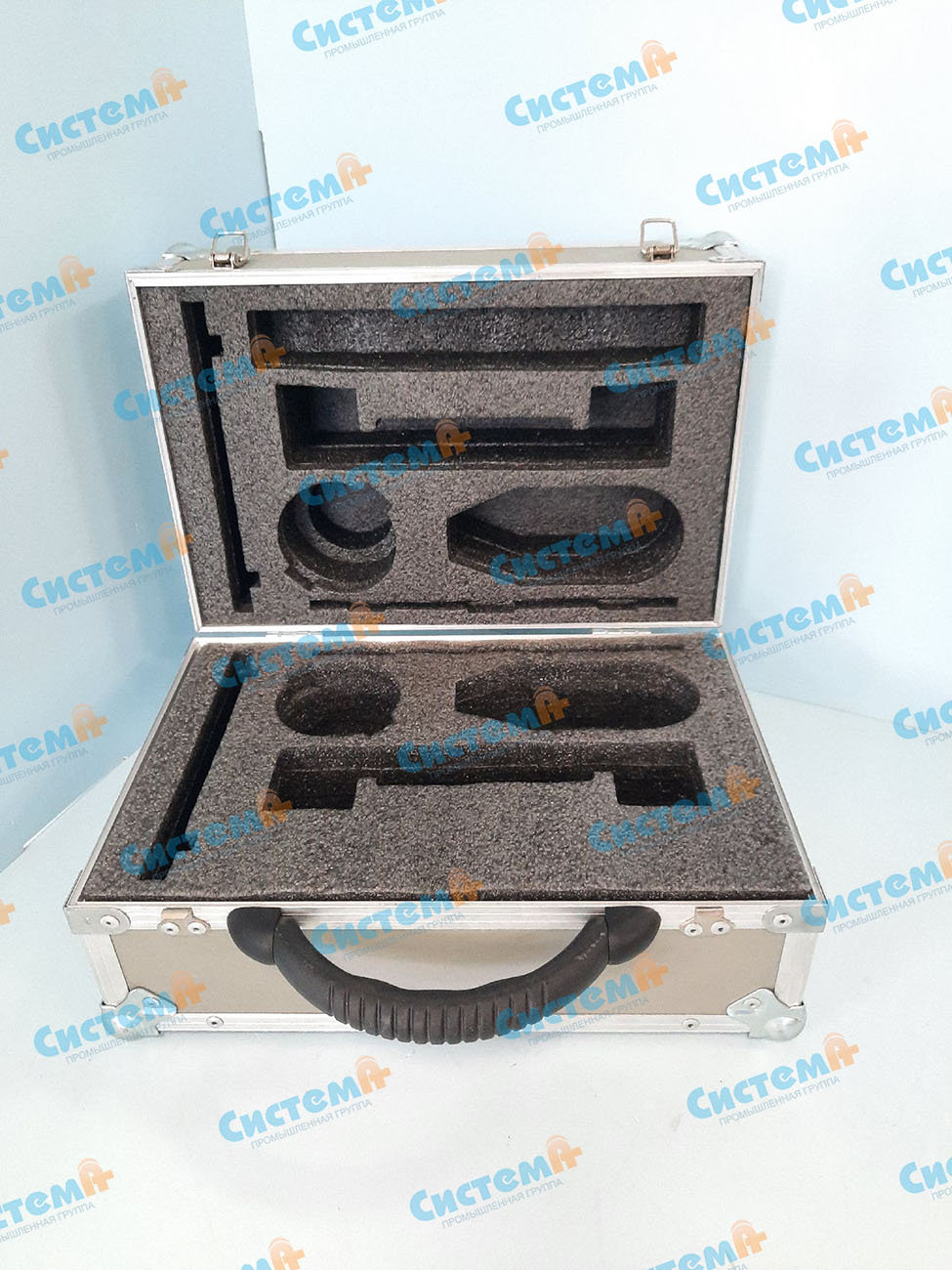 Металлический кейс с ложементом из НПЭ Металлический кейс с ложементом из НПЭ